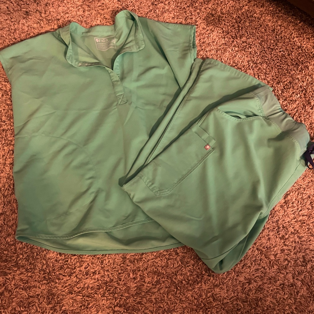 FIGS XXL scrub set
